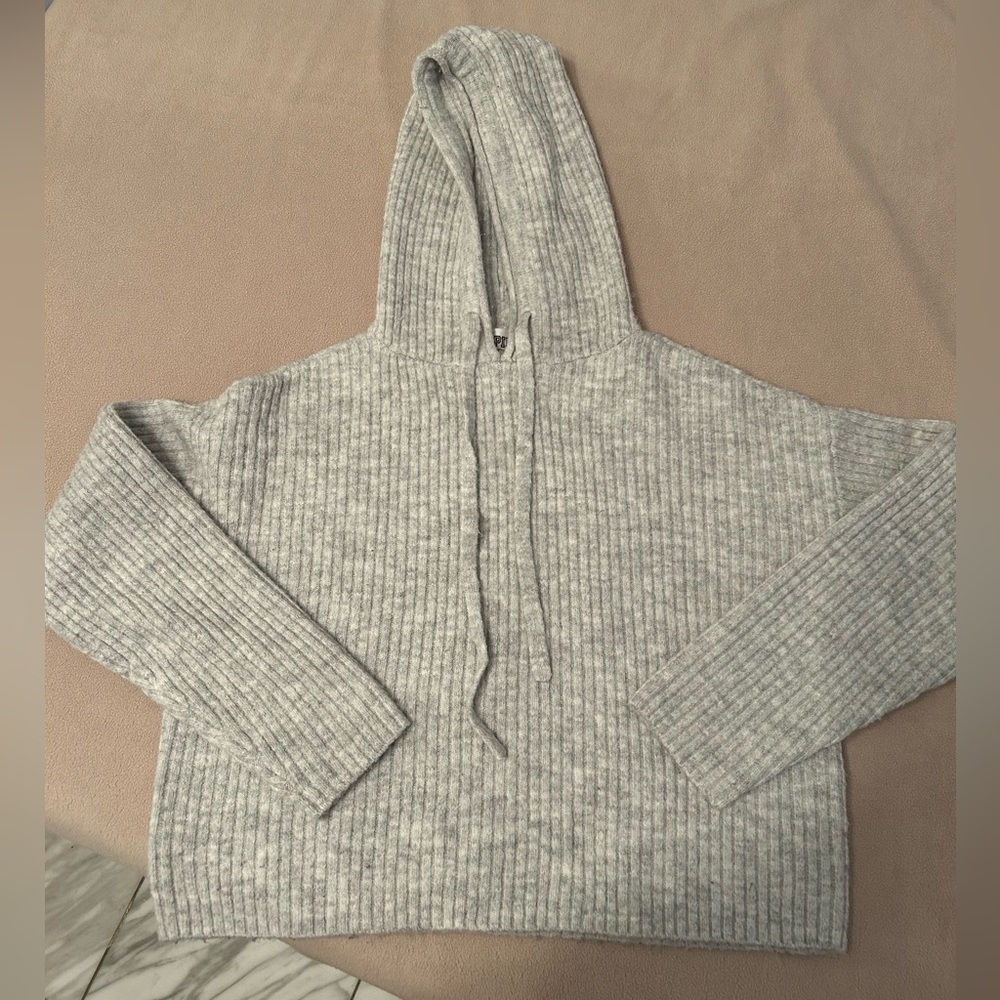 Victoria's Secret PINK - Ribbed Knit Cropped Pullover Hoodie/Sweater in Gray